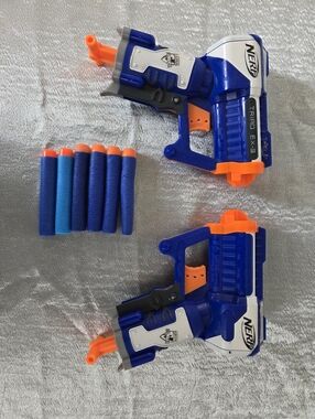 2 Nerf Elite 3 Dart Blasters With 6 Darts.